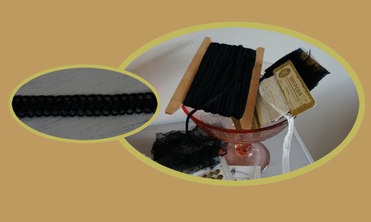 G 0611-20 Zwart kant op houten frame